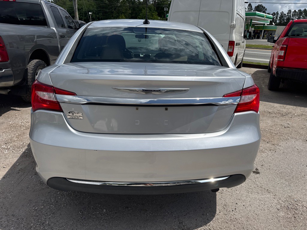 2012 Chrysler 200 Image 5
