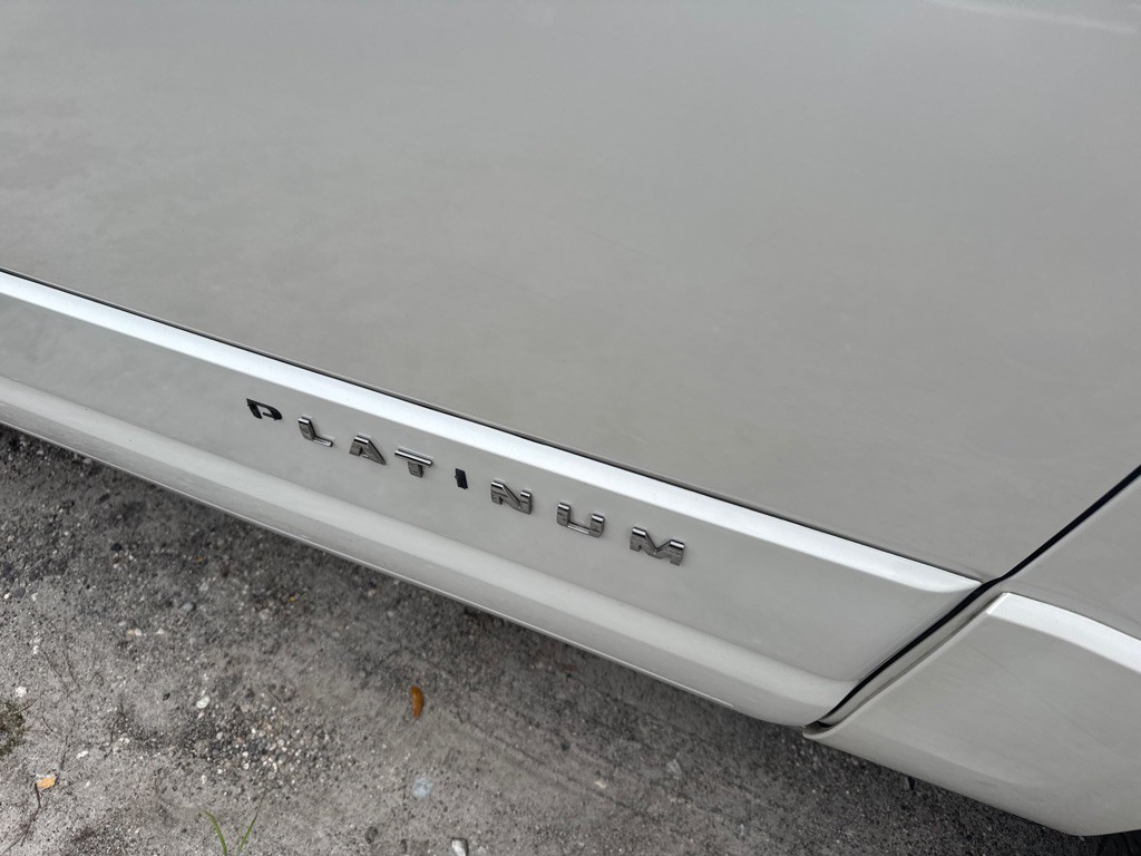 2017 Ford Expedition Image 3