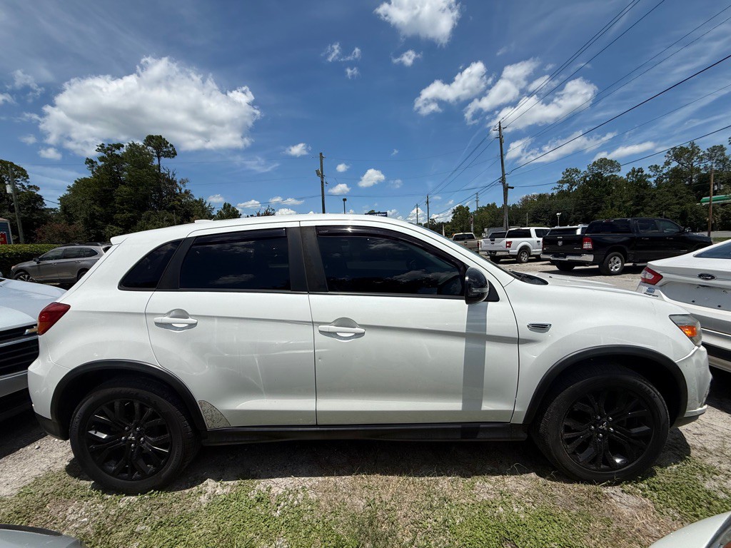 2018 Mitsubishi Outlander Image 4