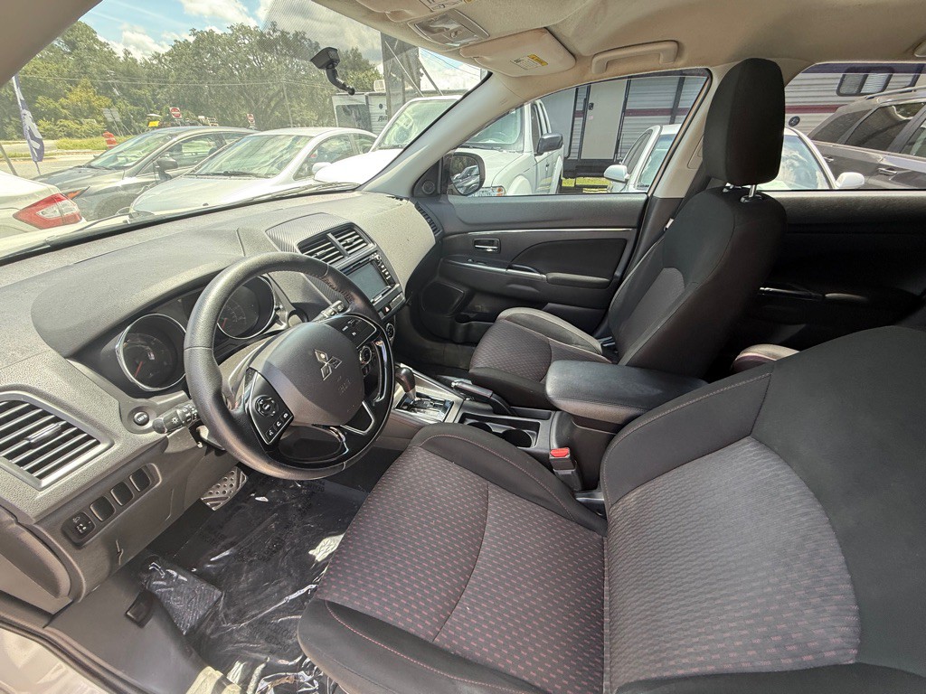 2018 Mitsubishi Outlander Image 9