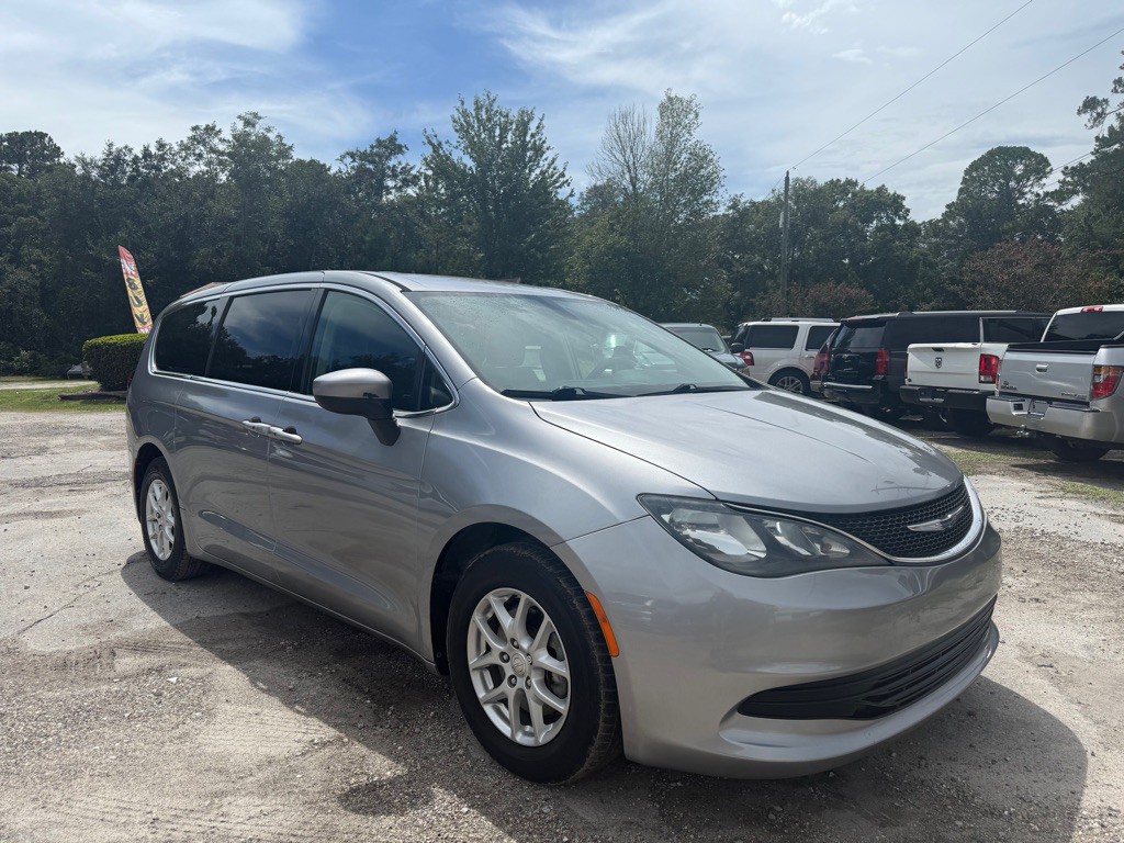 2017 Chrysler Pacifica Image 3