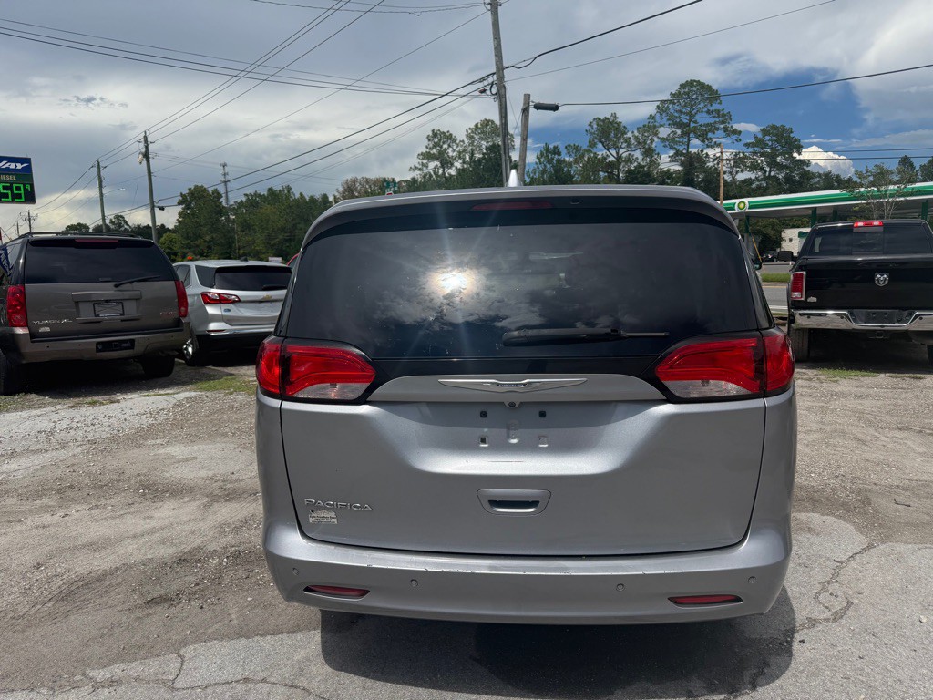 2017 Chrysler Pacifica Image 6