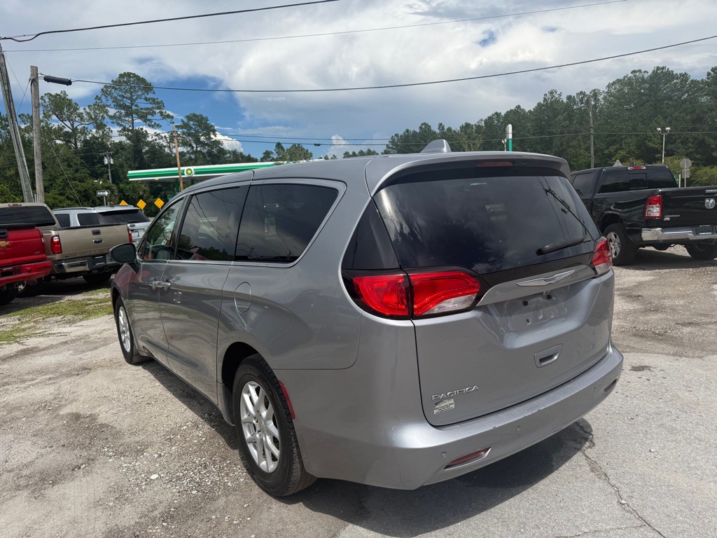 2017 Chrysler Pacifica Image 7