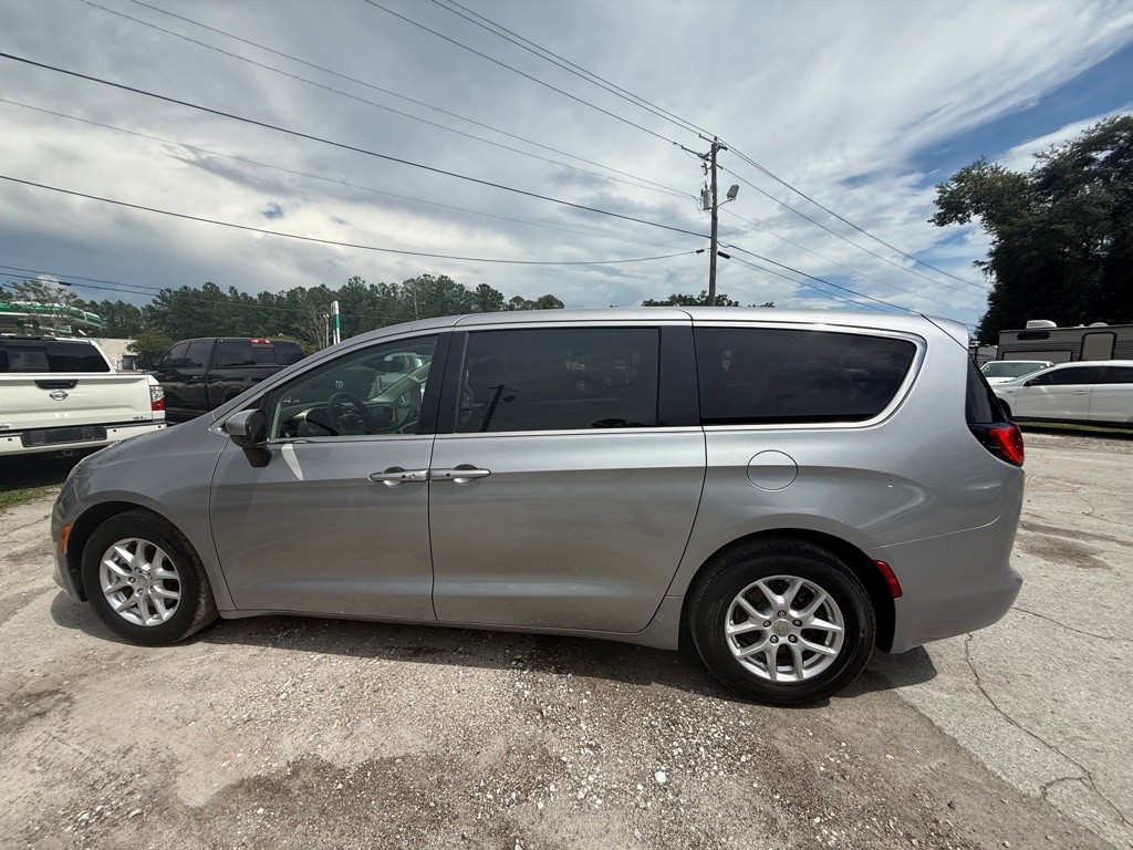 2017 Chrysler Pacifica Image 8