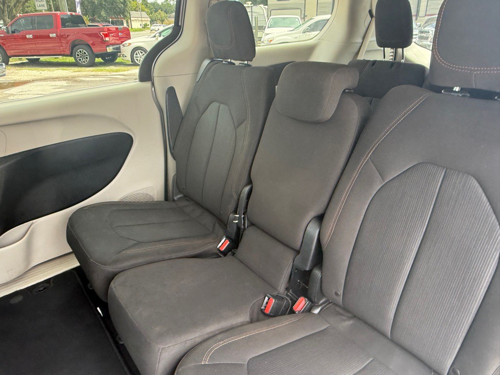 2017 Chrysler Pacifica Image 10