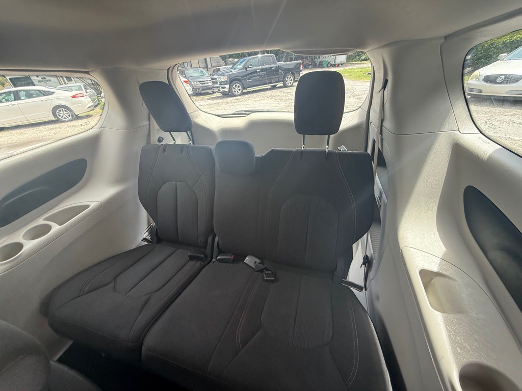 2017 Chrysler Pacifica Image 11