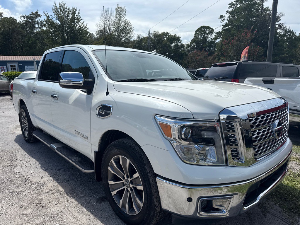 2017 Nissan Titan Image 3