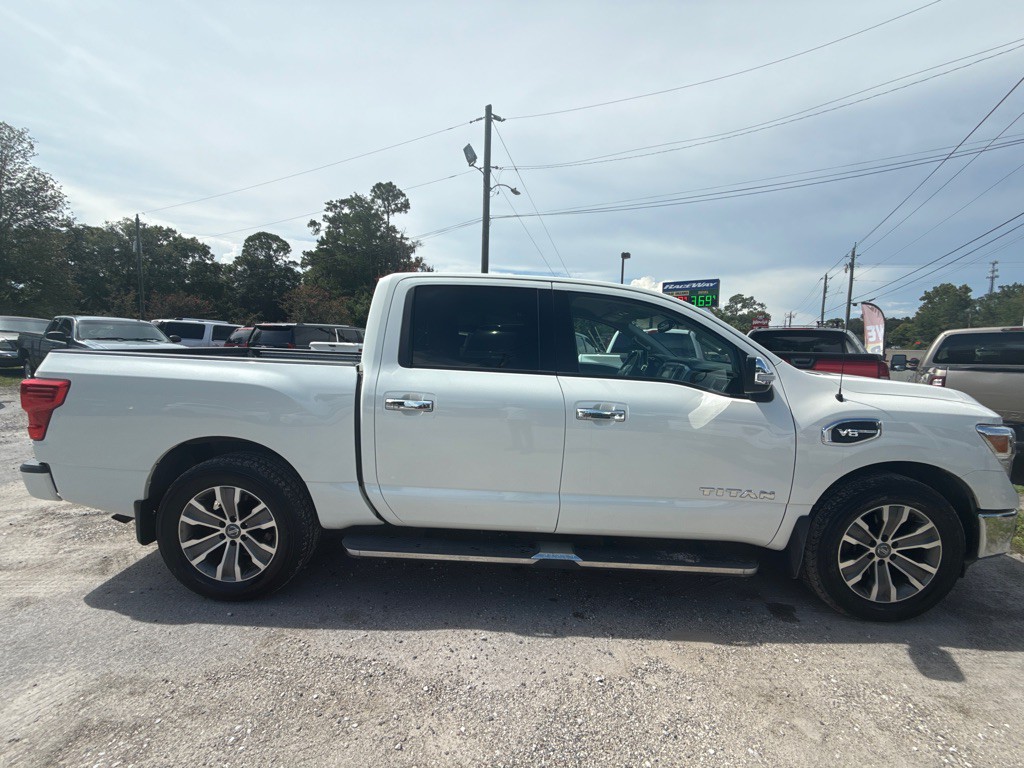 2017 Nissan Titan Image 4