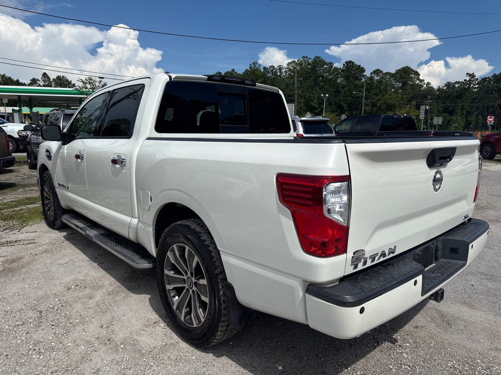 2017 Nissan Titan Image 7