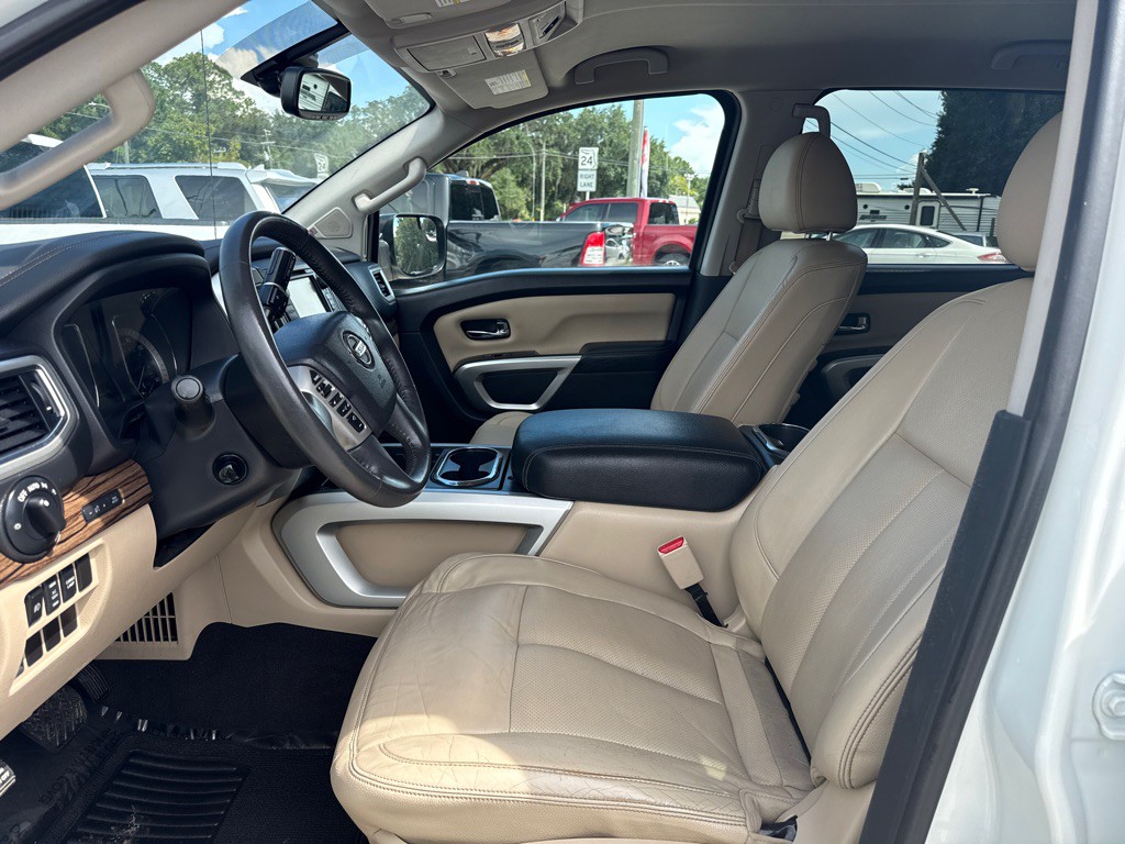 2017 Nissan Titan Image 8