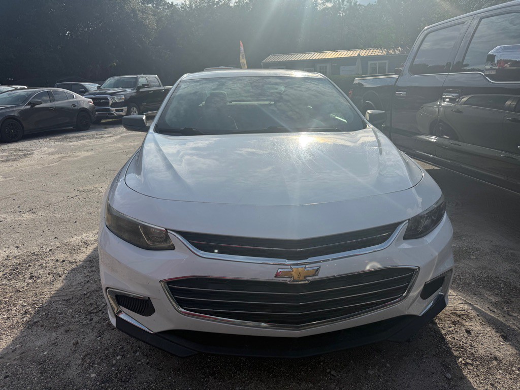 2017 Chevrolet Malibu Image 2