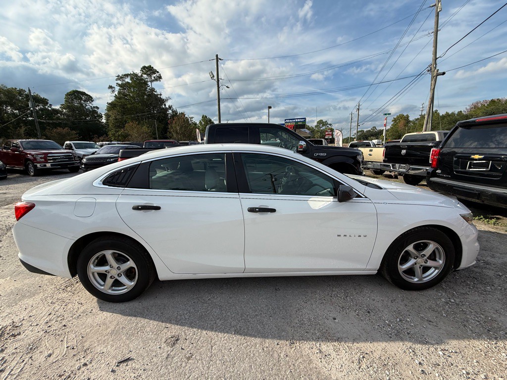 2017 Chevrolet Malibu Image 4