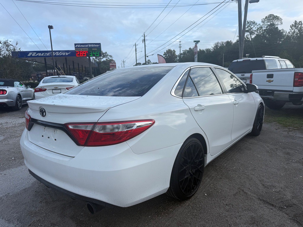 2015 Toyota Camry Image 5
