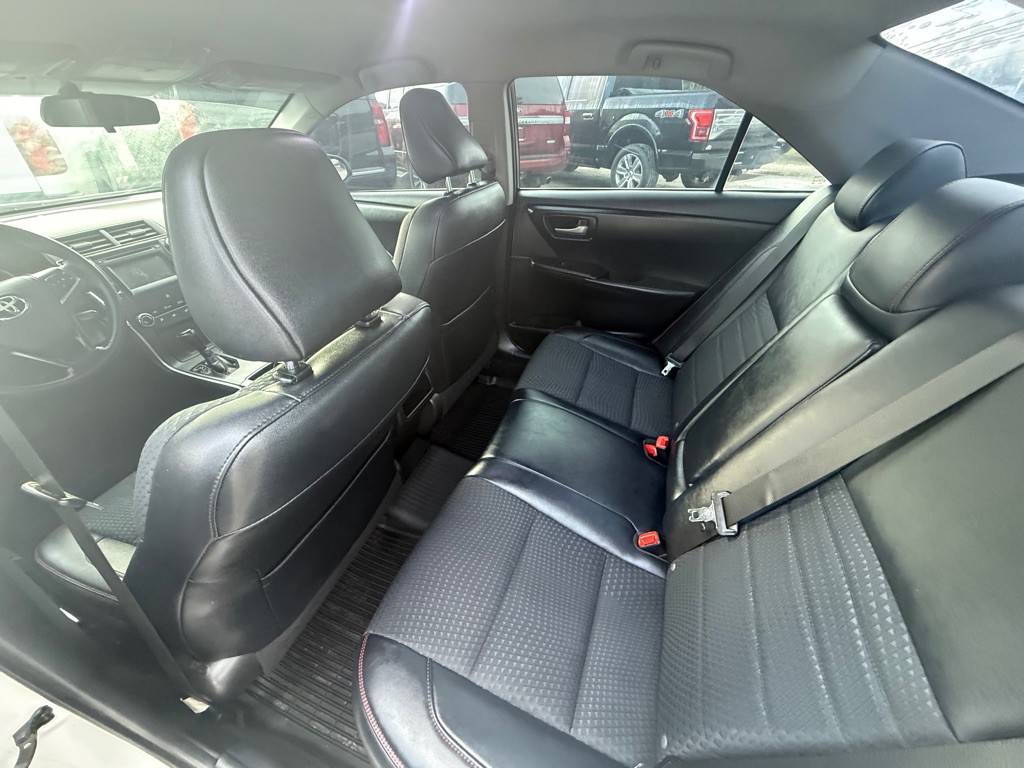 2015 Toyota Camry Image 10
