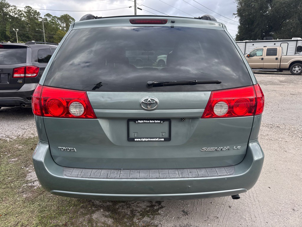 2010 Toyota Sienna Image 5