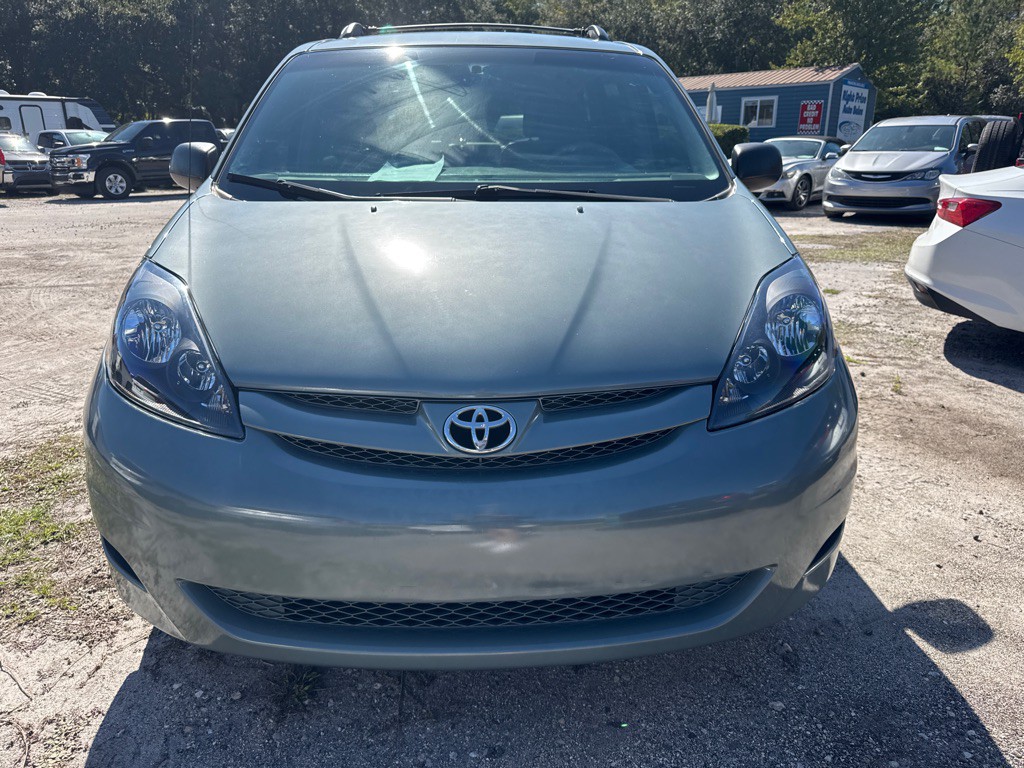 2010 Toyota Sienna Image 11