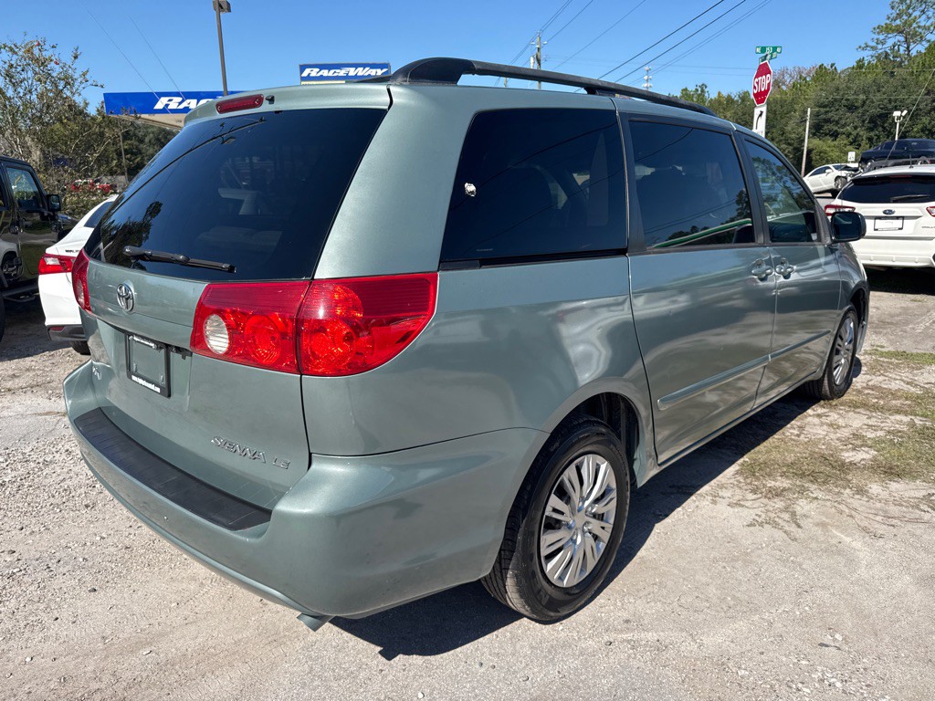 2010 Toyota Sienna Image 13