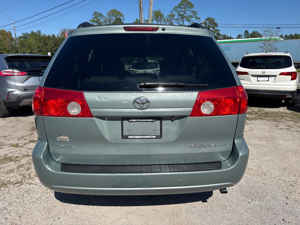 2010 Toyota Sienna Image 14