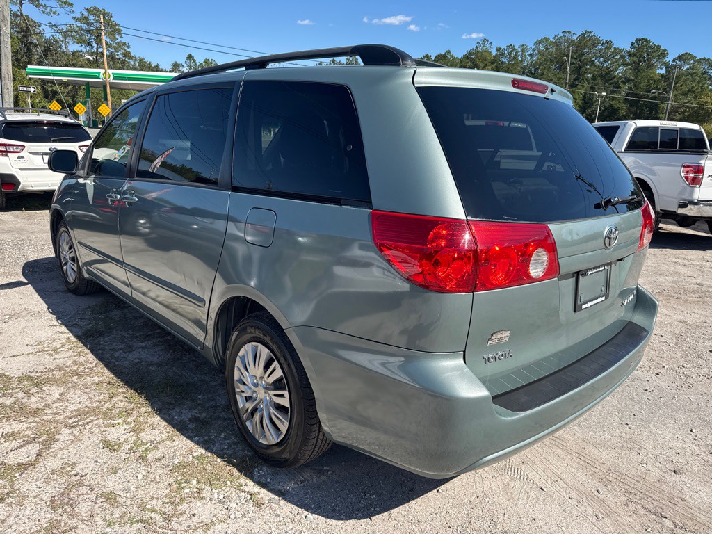 2010 Toyota Sienna Image 15