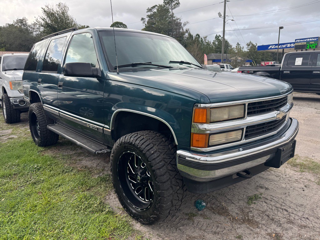 1995 Chevrolet Tahoe Image 2