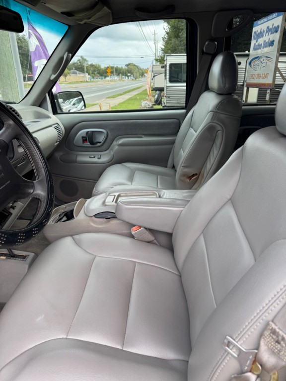 1995 Chevrolet Tahoe Image 4
