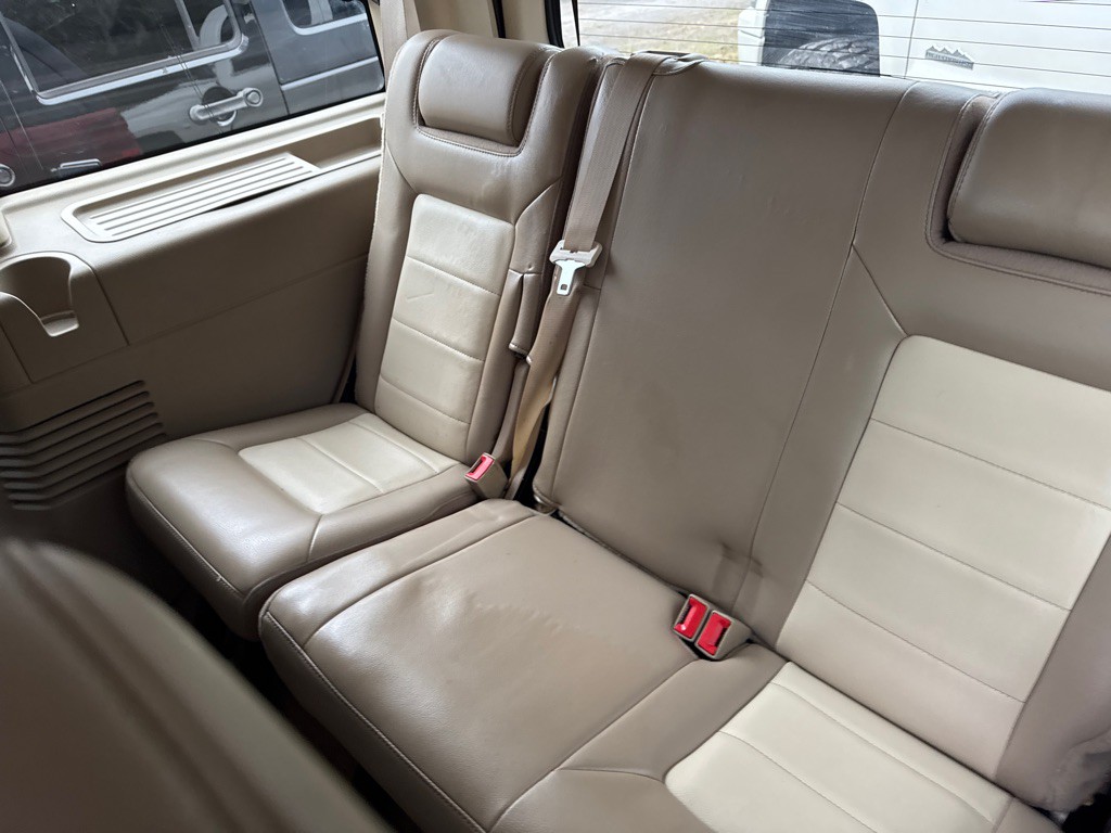 2004 Ford Expedition Image 6