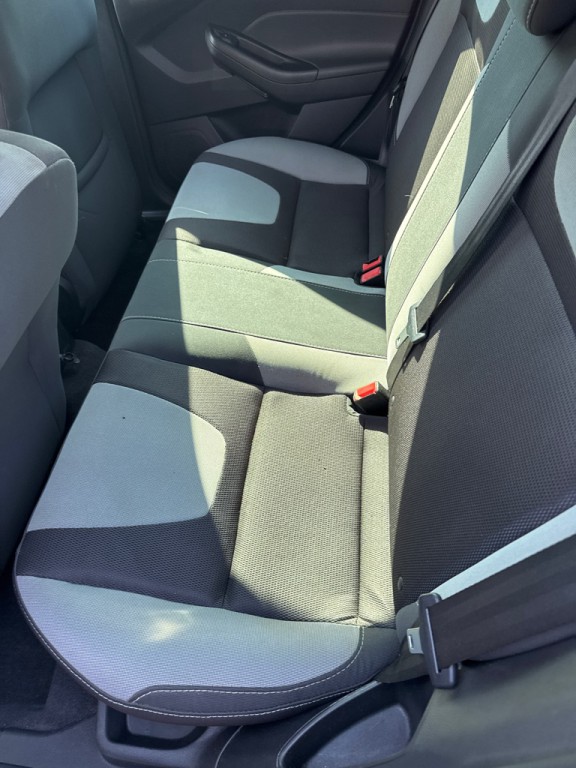 2012 Ford Focus Image 17