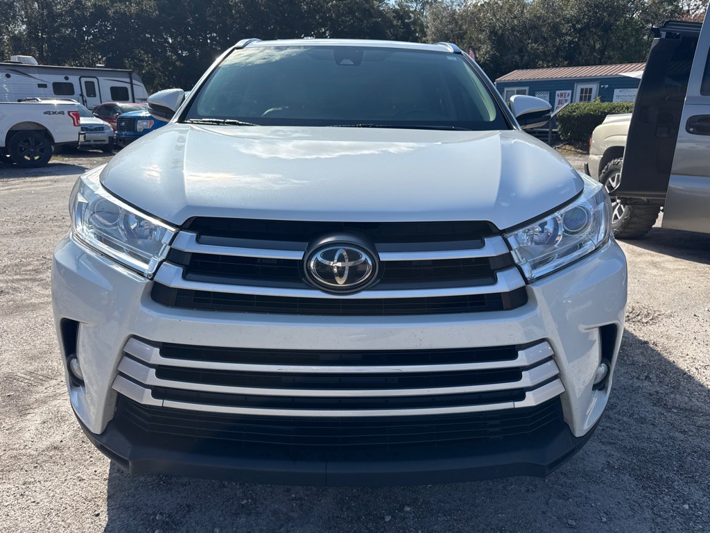 2017 Toyota Highlander Image 2
