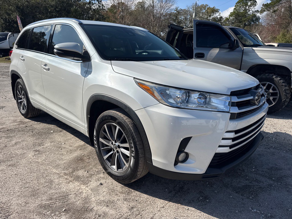 2017 Toyota Highlander Image 3