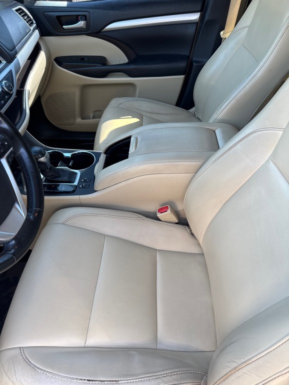 2017 Toyota Highlander Image 7