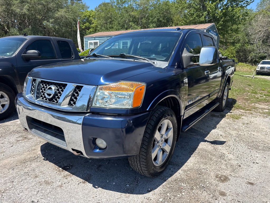 2010 Nissan Titan Image 1