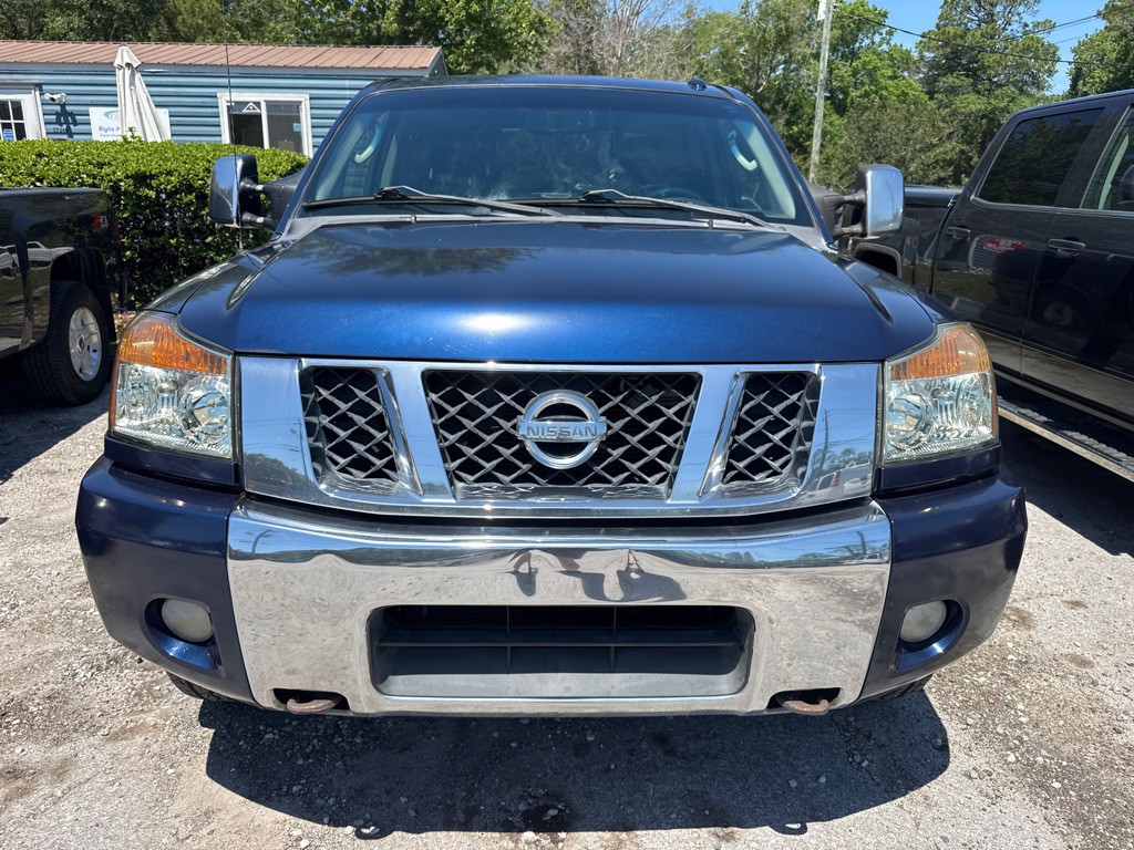 2010 Nissan Titan Image 2