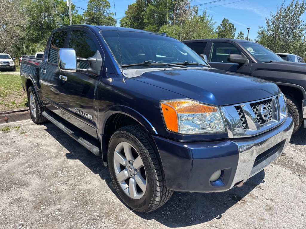 2010 Nissan Titan Image 3