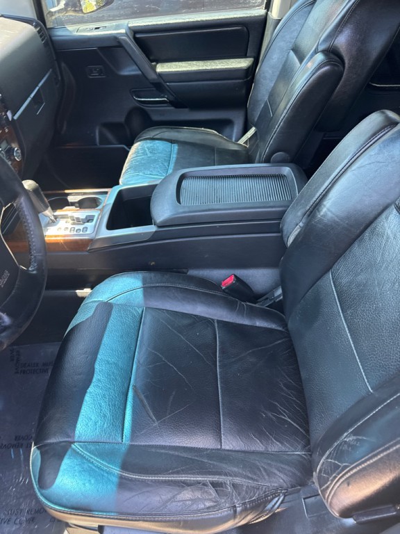 2010 Nissan Titan Image 6