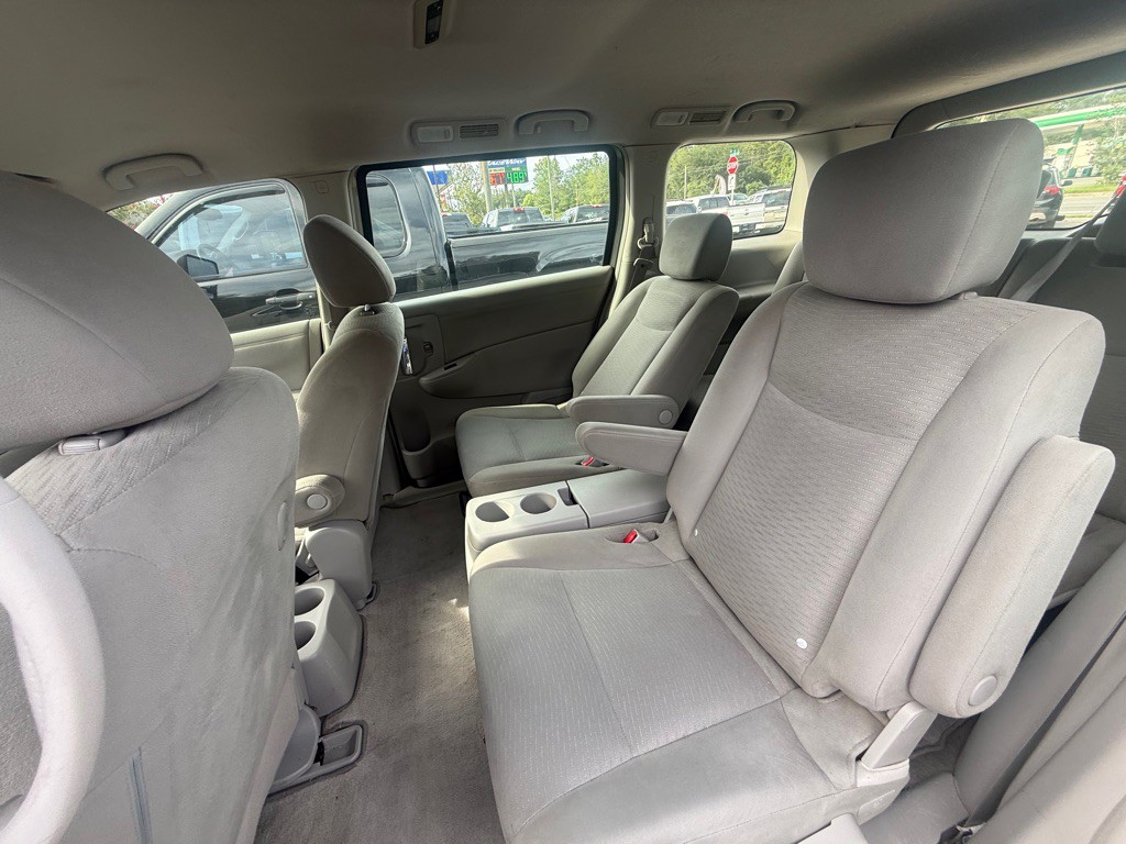 2015 Nissan Quest Image 6