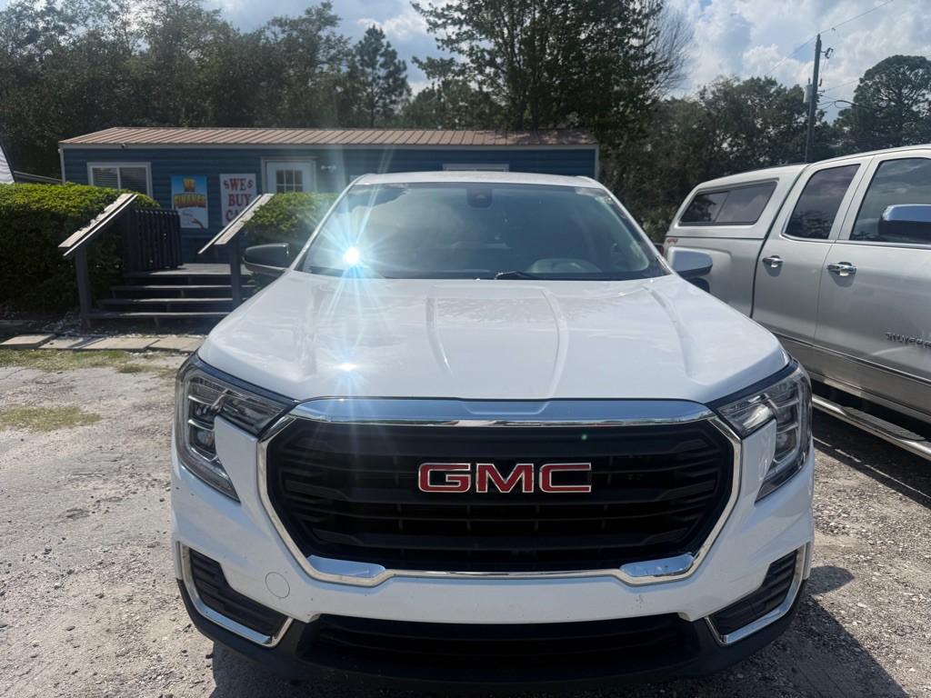 2023 GMC Terrain Image 2