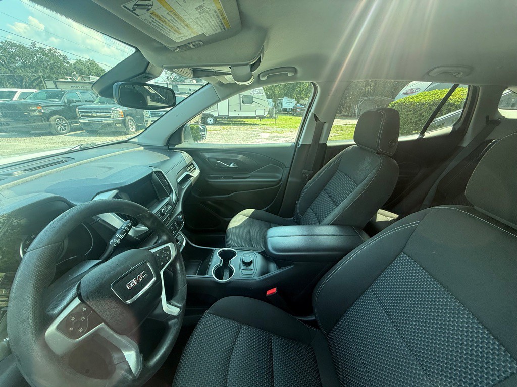 2023 GMC Terrain Image 8