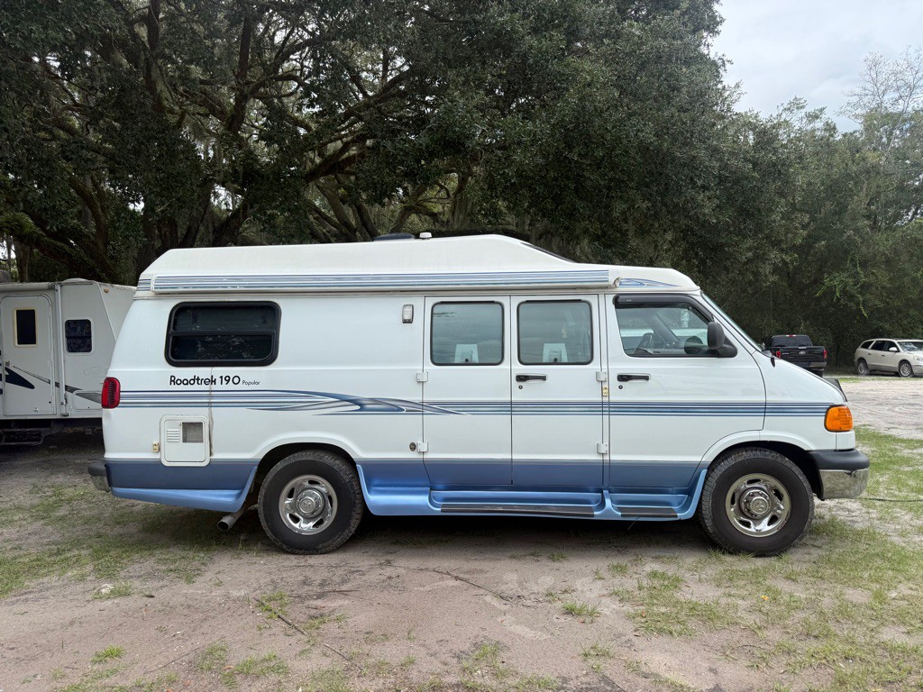 1998 Dodge Ram Van Image 2