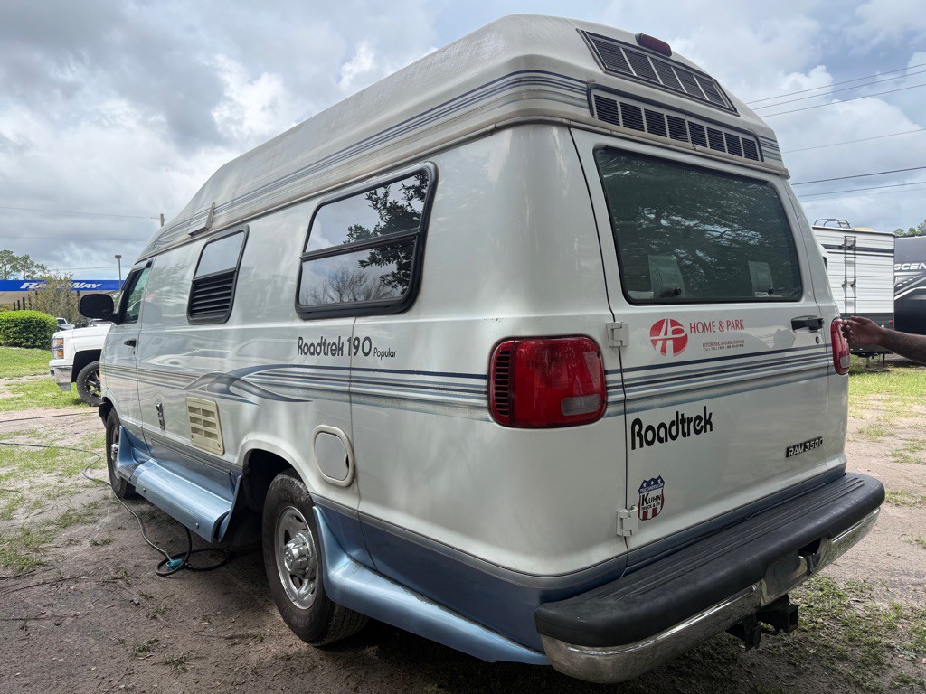1998 Dodge Ram Van Image 4