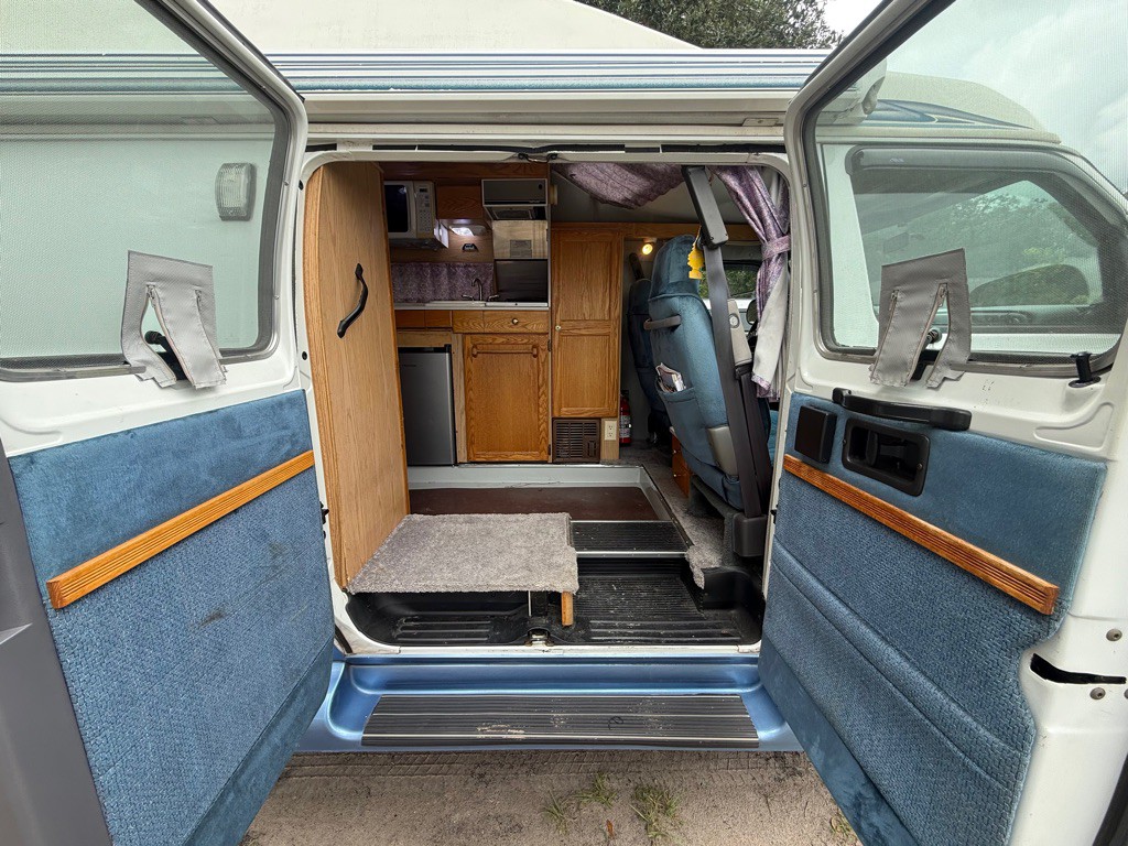 1998 Dodge Ram Van Image 6