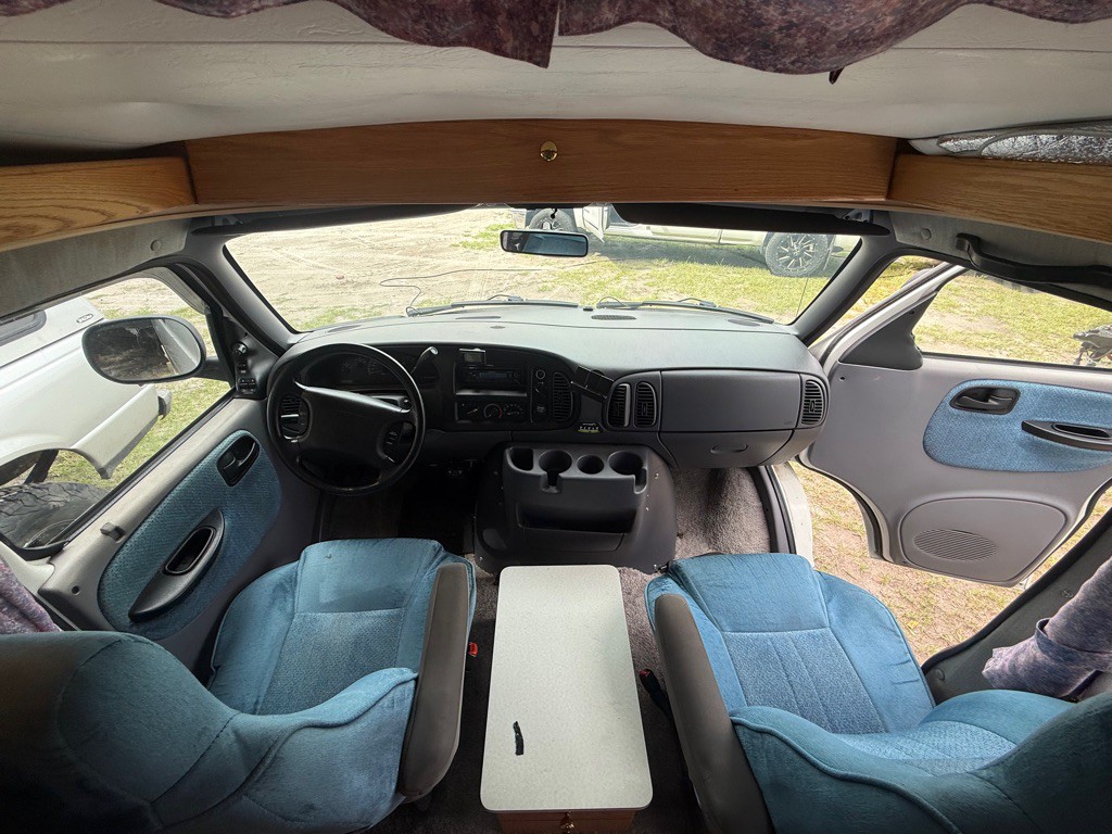 1998 Dodge Ram Van Image 7