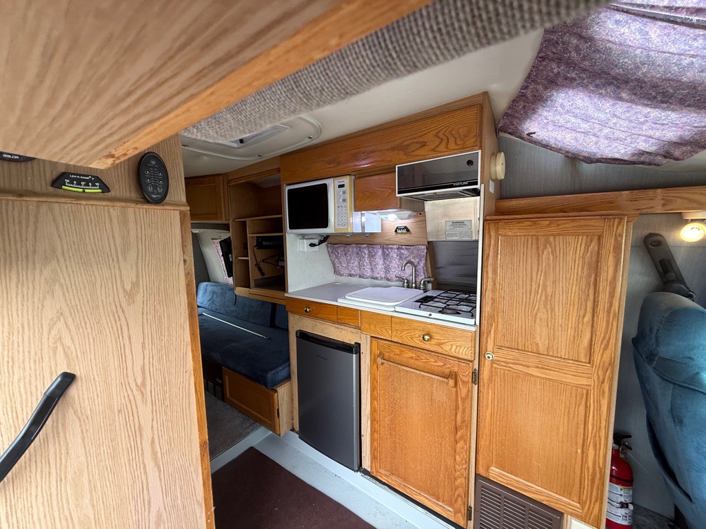 1998 Dodge Ram Van Image 8