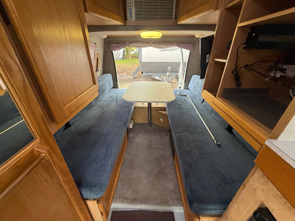 1998 Dodge Ram Van Image 10