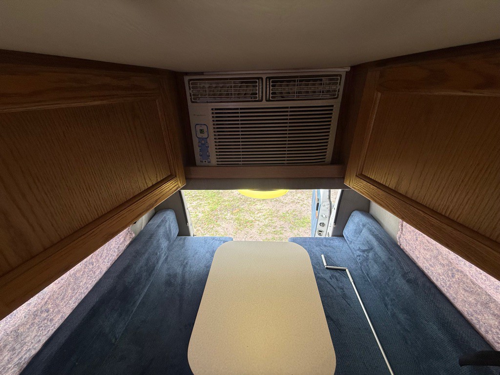 1998 Dodge Ram Van Image 11
