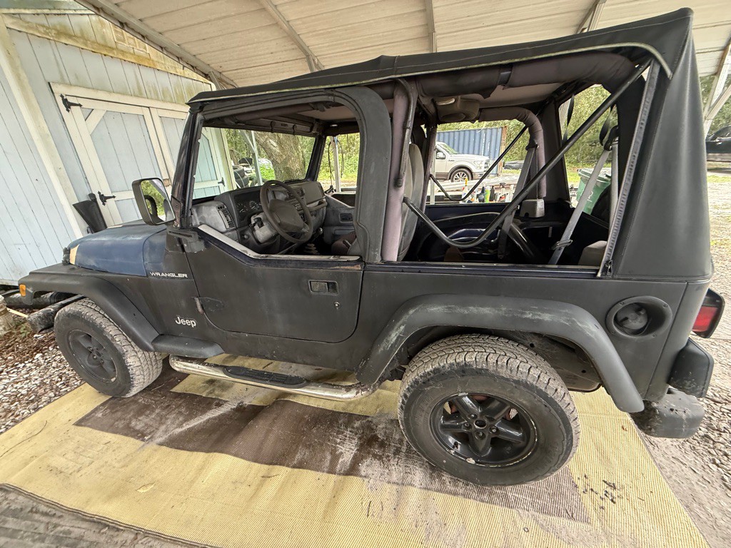 1999 Jeep Wrangler Image 9