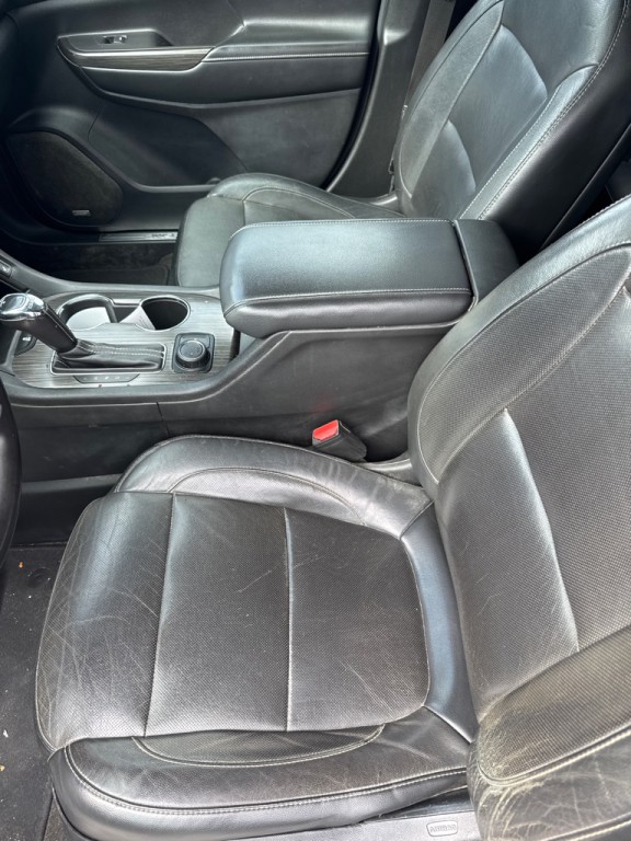 2019 GMC Acadia Image 2