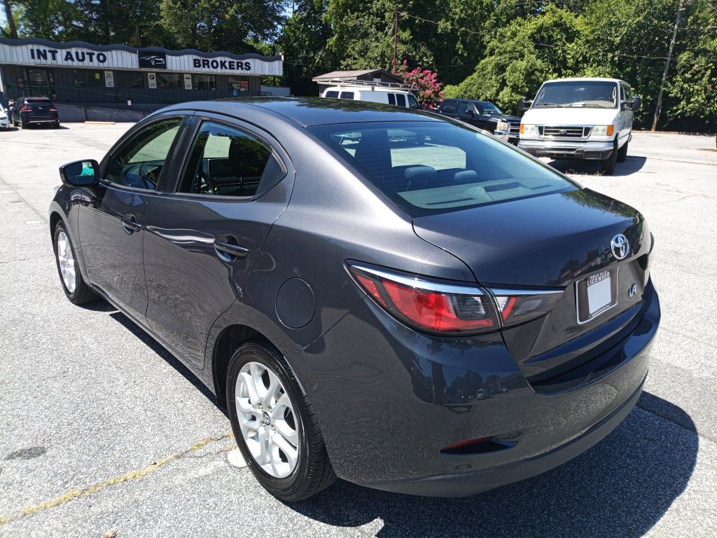 2017 Toyota Yaris Image 4