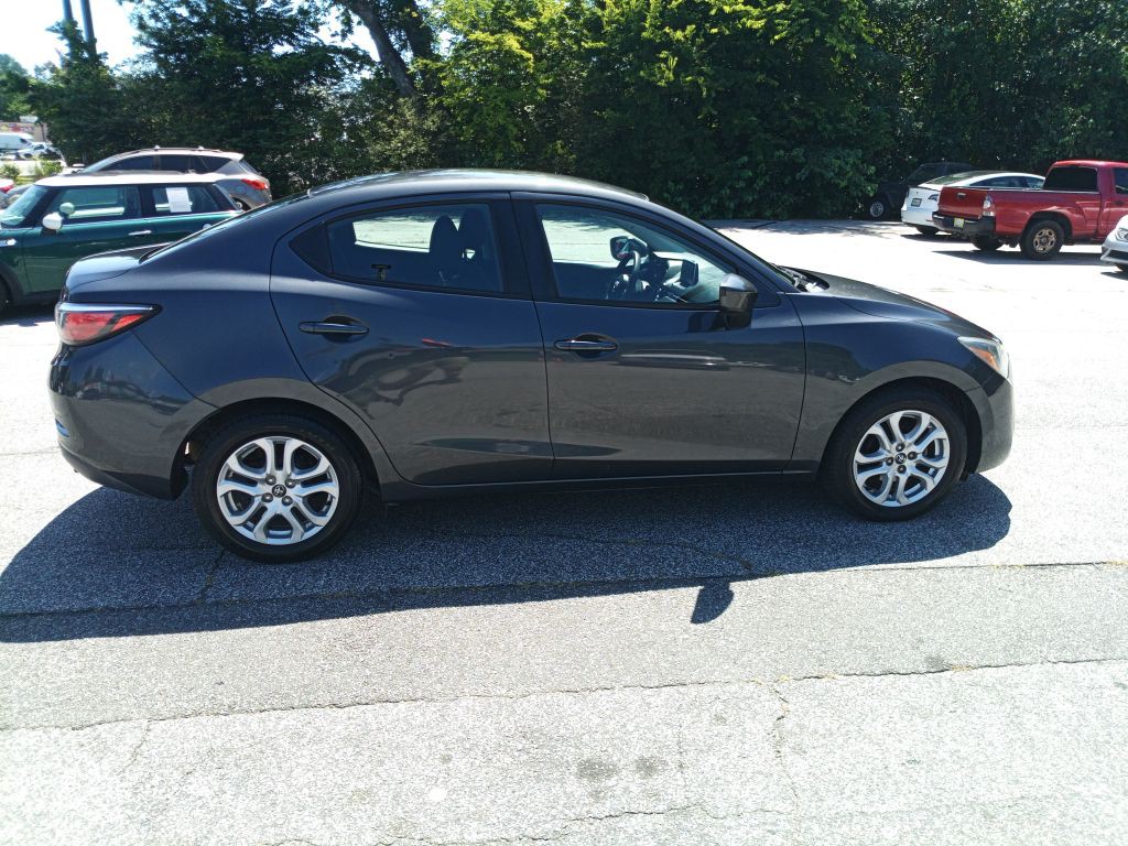 2017 Toyota Yaris Image 7