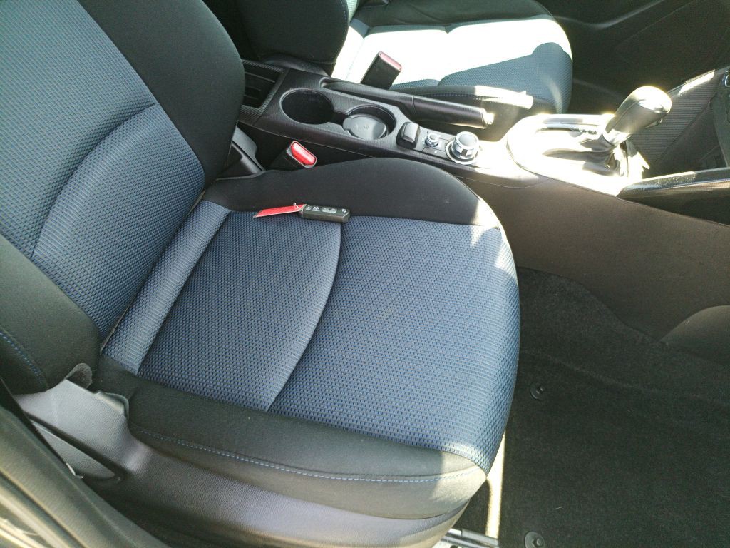 2017 Toyota Yaris Image 9
