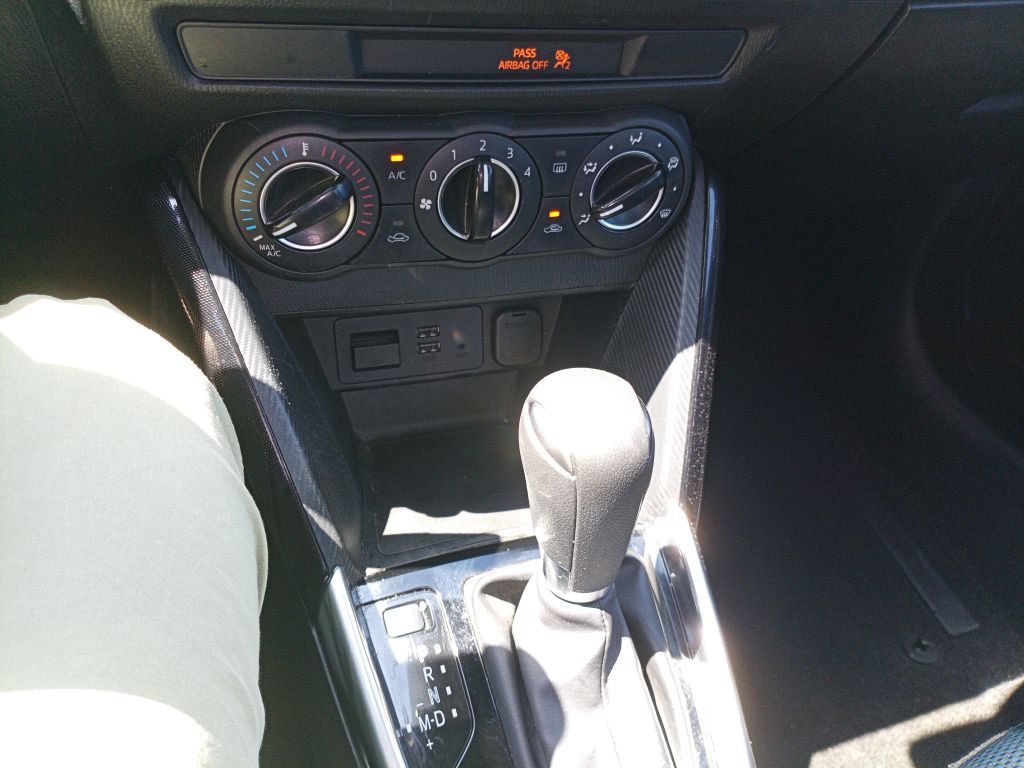 2017 Toyota Yaris Image 12